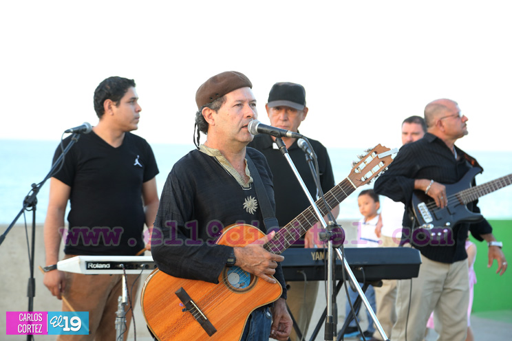 Hermosa cantata a la mujer en Paseo Xolotl&aacute;n